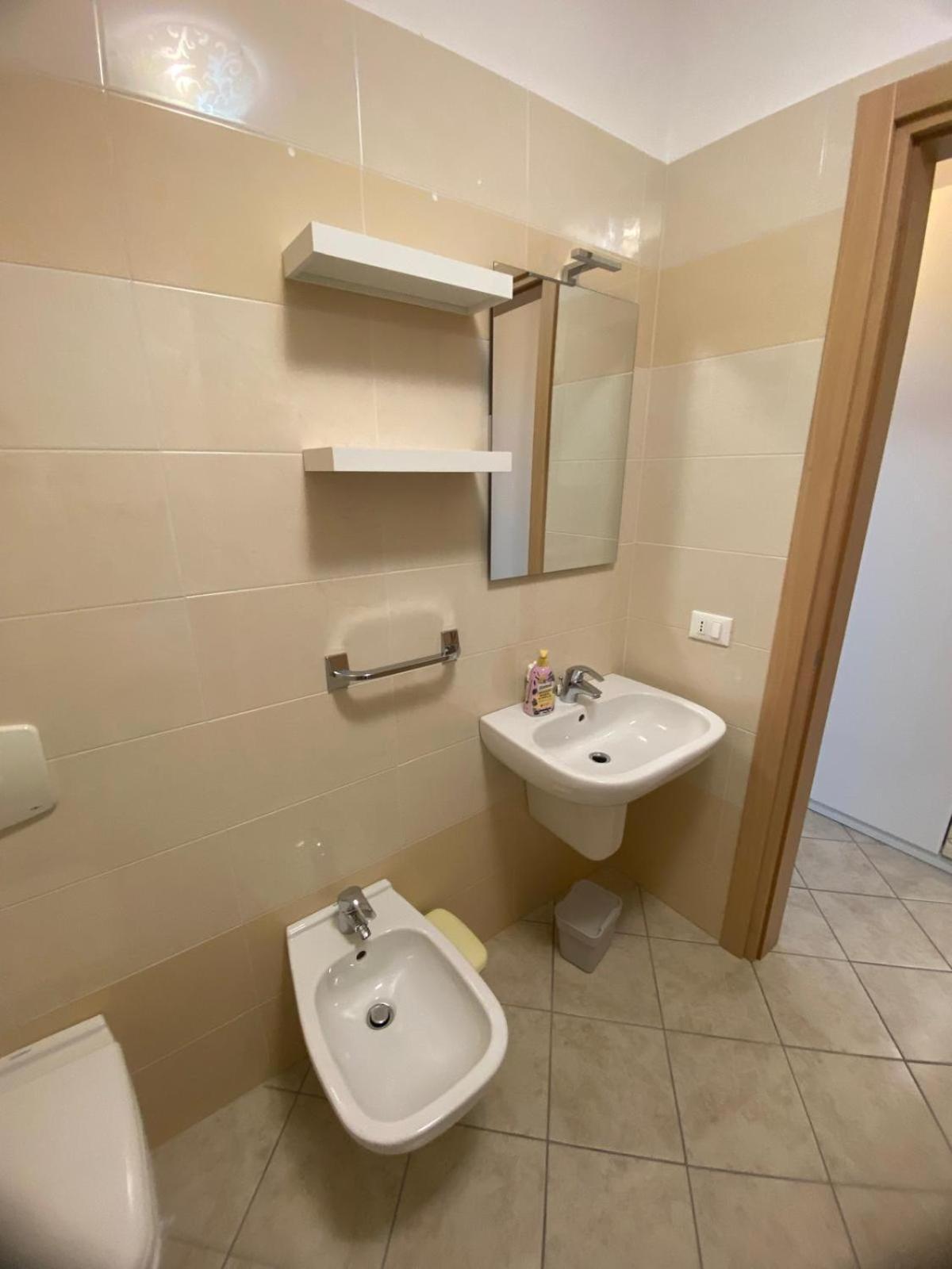Alma Apartment سيرمِيوني الغرفة الصورة