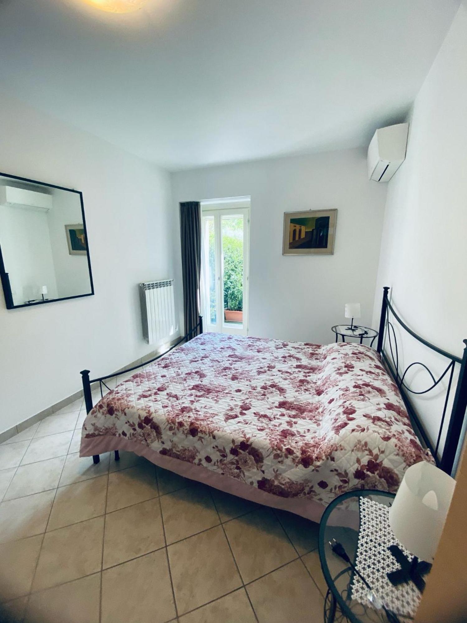 Alma Apartment سيرمِيوني الغرفة الصورة
